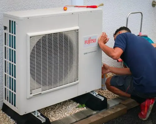 66f83db717c312a655a167c6_66d47541bcf814e7a78d74cd_installation pompe à chaleur unité extérieure
